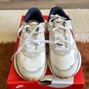 Brand new Nike Phoenix